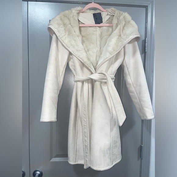 Guess Los Angeles Ivory White Hooded Fur Belted Coat Size Medium - Picture 1 of 4